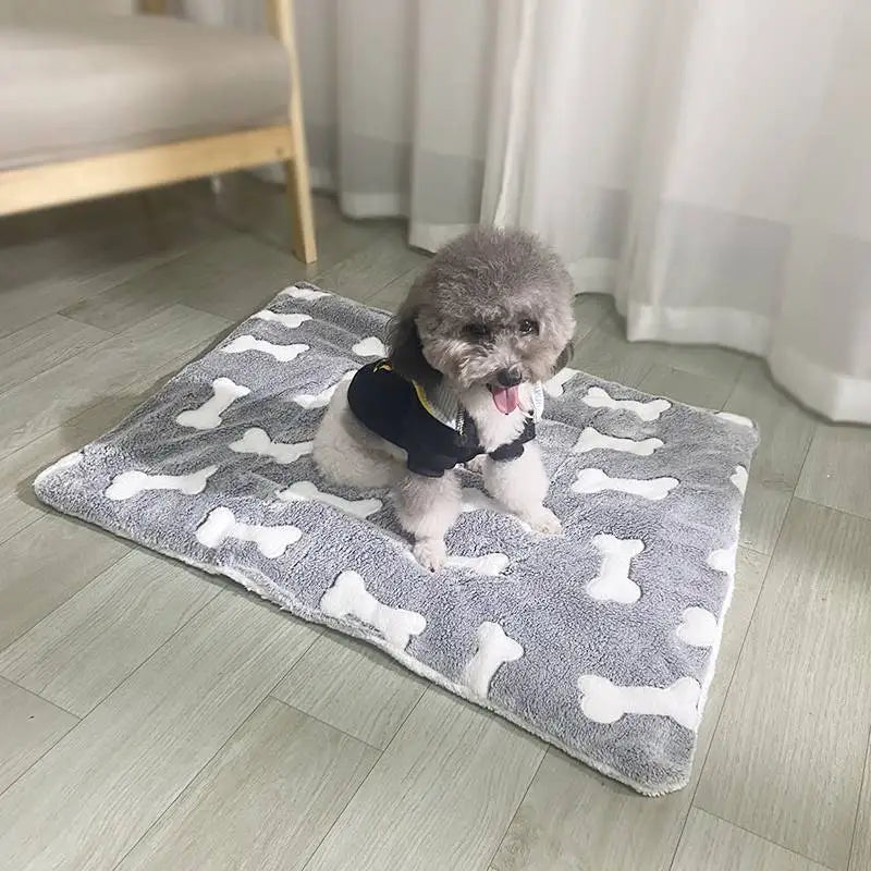 Pet Flannel Winter Blanket - Soft Warm Sleeping Mat for Dogs & Cats