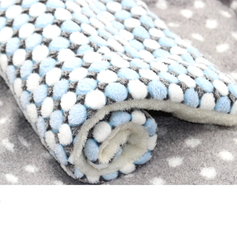 Pet Flannel Winter Blanket - Soft Warm Sleeping Mat for Dogs & Cats