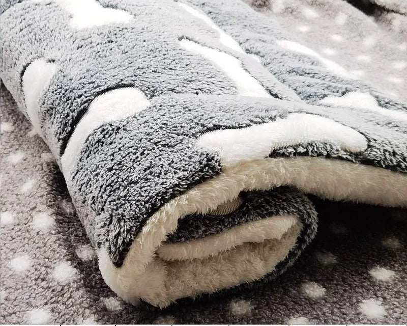 Pet Flannel Winter Blanket - Soft Warm Sleeping Mat for Dogs & Cats