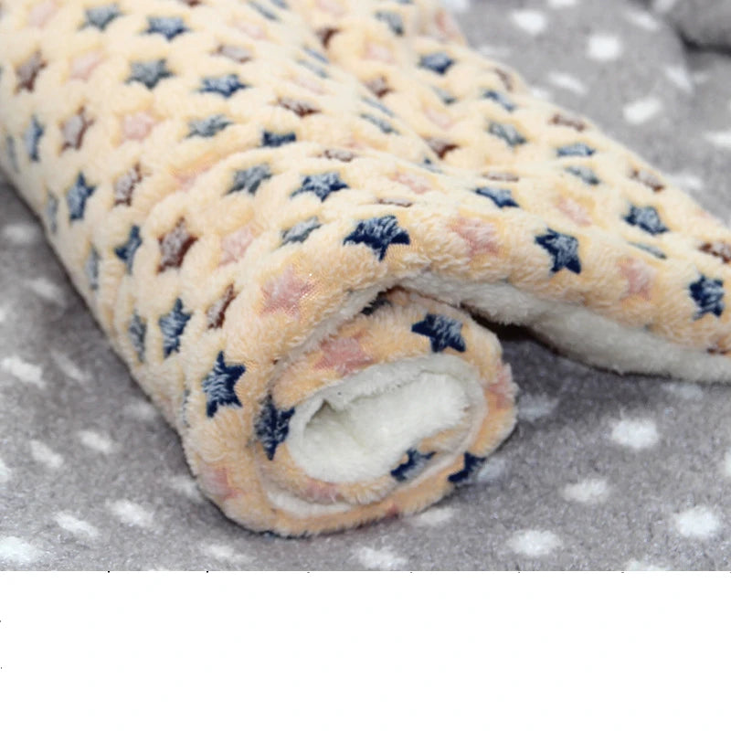 Pet Flannel Winter Blanket - Soft Warm Sleeping Mat for Dogs & Cats