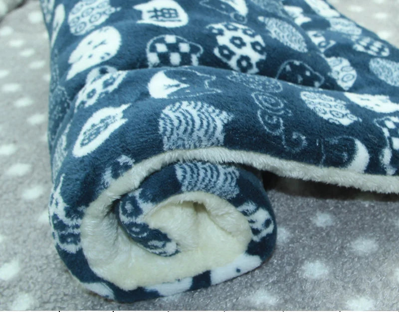 Pet Flannel Winter Blanket - Soft Warm Sleeping Mat for Dogs & Cats