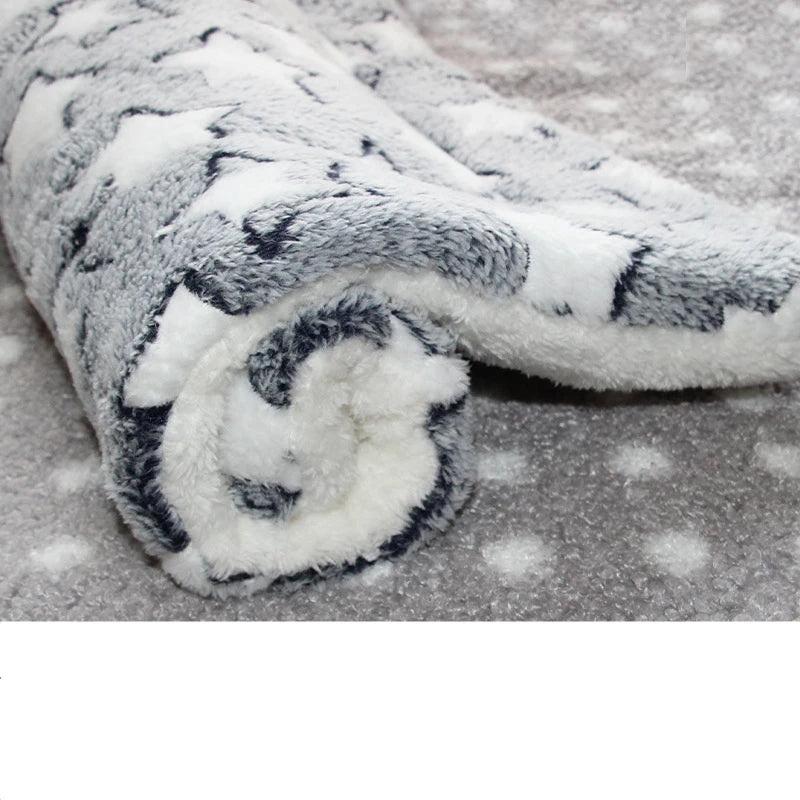 Pet Flannel Winter Blanket - Soft Warm Sleeping Mat for Dogs & Cats