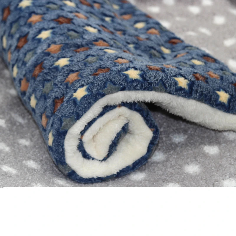 Pet Flannel Winter Blanket - Soft Warm Sleeping Mat for Dogs & Cats